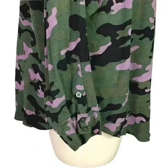 Torrid Cozy Camo Women 1X Drop Shoulder Button Up Top Green Purple Roll Tab - Picture 6 of 10